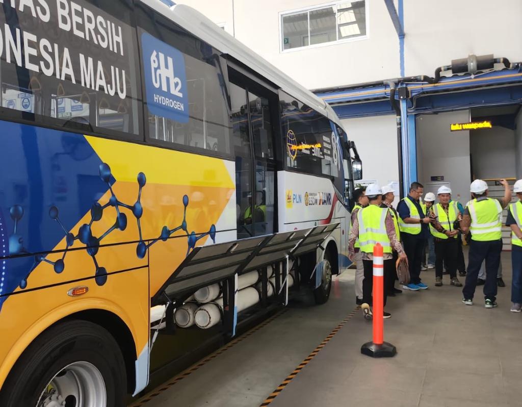 DAMRI Jajaki Elektrifikasi Angkutan Karyawan AMMAN di Batu Hijau